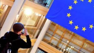 ЕС созовет панель арбитров ВТО по спору с РФ о пошлинах на автомобили