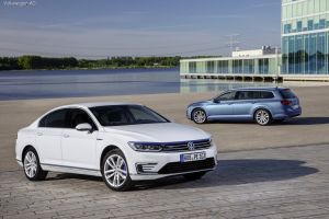 Гибридный подзаряжаемый VW Passat GTE запустили в серию