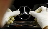 Mercedes-Benz заменяет роботов людьми на сборочном конвейере