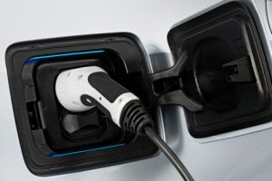 Электромобиль научат заряжаться за несколько секунд