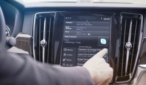 В автомобилях Volvo появился Skype
