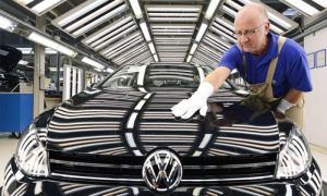 Volkswagen будет востанавливать репутацию в США инвестициями в «чистый» транспорт