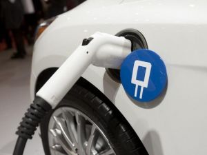 Изобретена технология подзарядки электроавтомобилей за секунды