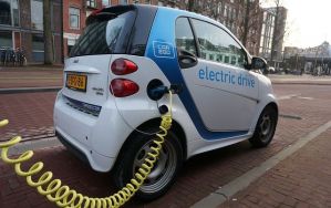 В Индии решили полностью перейти на электромобили