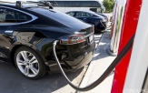 Илон Маск решил перевести все зарядные станции Tesla на "зеленую энергию"