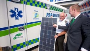 В британском городе Питерборо представили первый автомобиль "скорой" помощи, который оснащен солнечными батареями