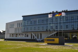 Порошенко відкрив у Бродах завод, що виготовлятиме кабельні мережі для концерну BMW
