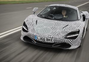 McLaren: гиперкар с местом водителя по центру
