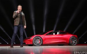 Маск пообещал выпустить "летающую" версию Tesla Roadster