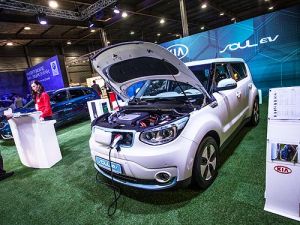 Президент подписал закон об отмене НДС и акциза при импорте электромобилей