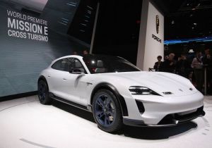 Porsche показала концепт электрического авто с отдачей в 600 л.с и запасом хода в 500 км.