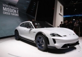 Porsche показала концепт електричного авто з віддачею в 600 к.с і запасом ходу в 500 км.