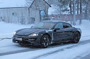 Перший електрокар Porsche: 15-хвилинна зарядка і автопілот