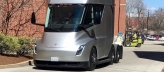 Електрофури Tesla почали їздити дорогами США
