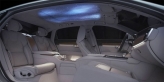 Volvo представила розкішний тримісний седан з проектором