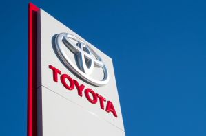 Toyota will invest $ 1bn in rival Uber - Grab