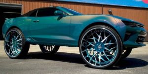 Chevrolet Camaro отримав величезні колеса і телевізори в дверях