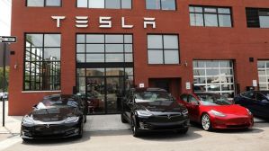 Игры на парковке и обзор в 360 градусов: Tesla выпустила суперобновление для ПО электрокаров