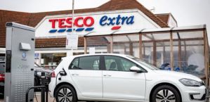 VW запустить безкоштовну мережу зарядок для електрокарів в Британії