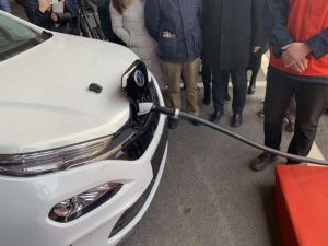 У Китаї розробили потужну зарядку для електромобілів