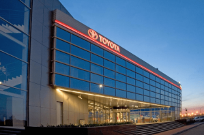 Гибридами не ограничатся: Toyota рассказала о планах построить первый электромобиль