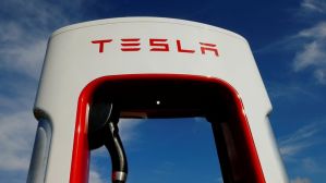 Tesla покупает компанию по производству батарей Maxwell