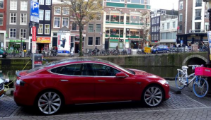 By 2030, the center of Amsterdam will completely get rid of gasoline and diesel cars