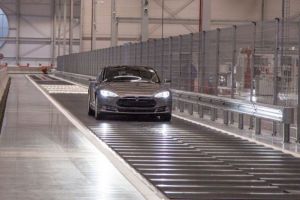 Tesla создаст гигантского робота для сборки авто без руки человека