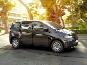 На заводе SAAB будут собирать бюджетные электромобили с солнечными панелями