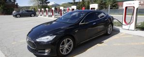Tesla сделала бесплатной зарядку для премиальных электрокаров