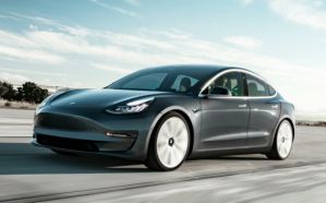 Tesla разрабатывает уникальную сигнализацию для пешеходов