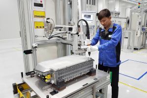 Mercedes-Benz Cars begins production of batteries for plug-in hybrids in Bangkok