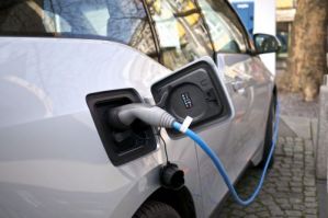 How much electric car battery loses capacity in one year