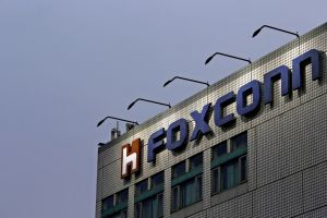 Foxconn, найбільший складальник  iPhone, вирішив займатися створенням електромобілів