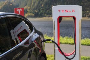 Tesla Provides Chinese Electric Vehicle Owners with Free Supercharger